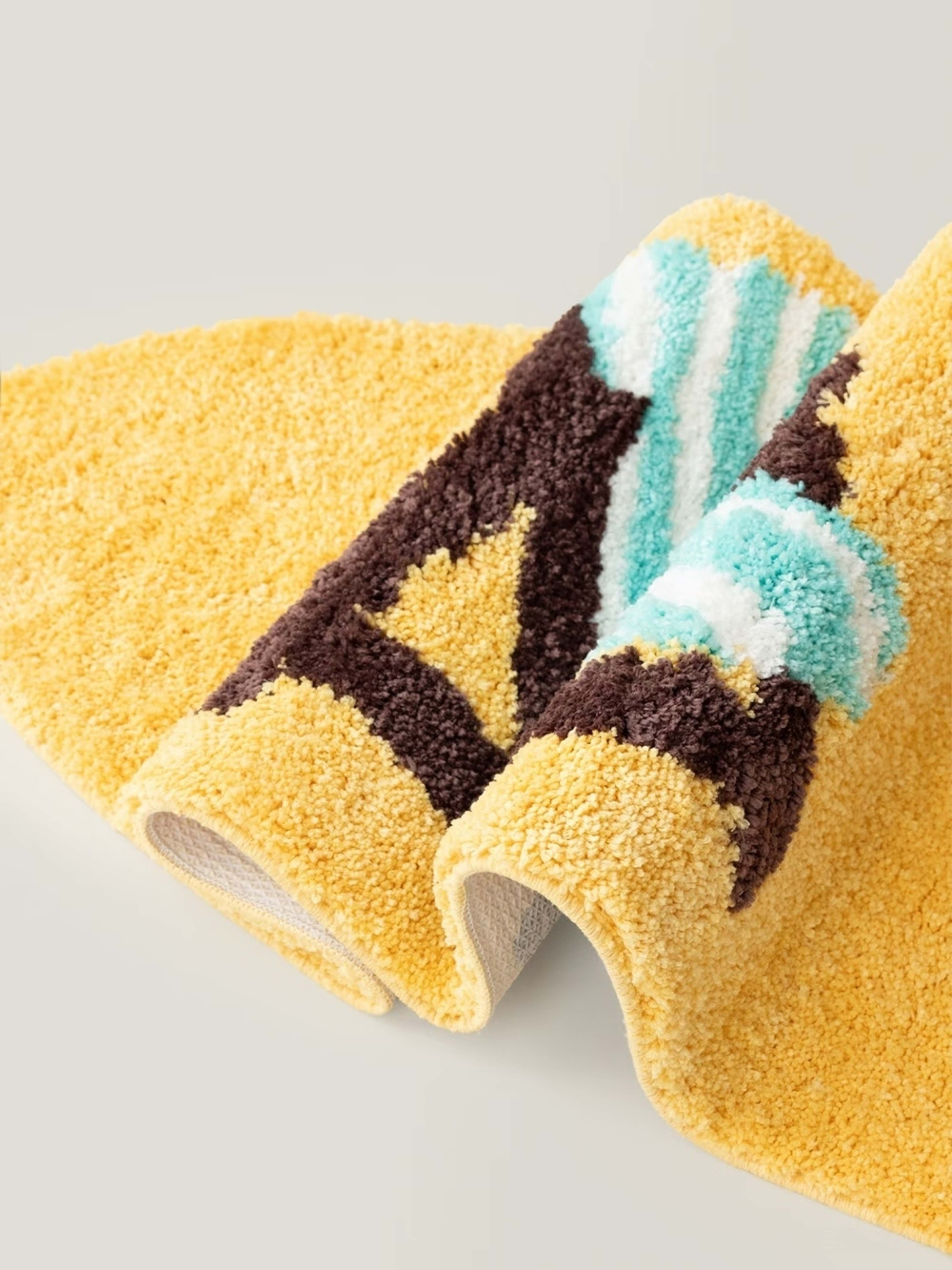 Beach Day Floor Rug, Machine-washable Soft Playful Coastal Style Accent Decorative Rug