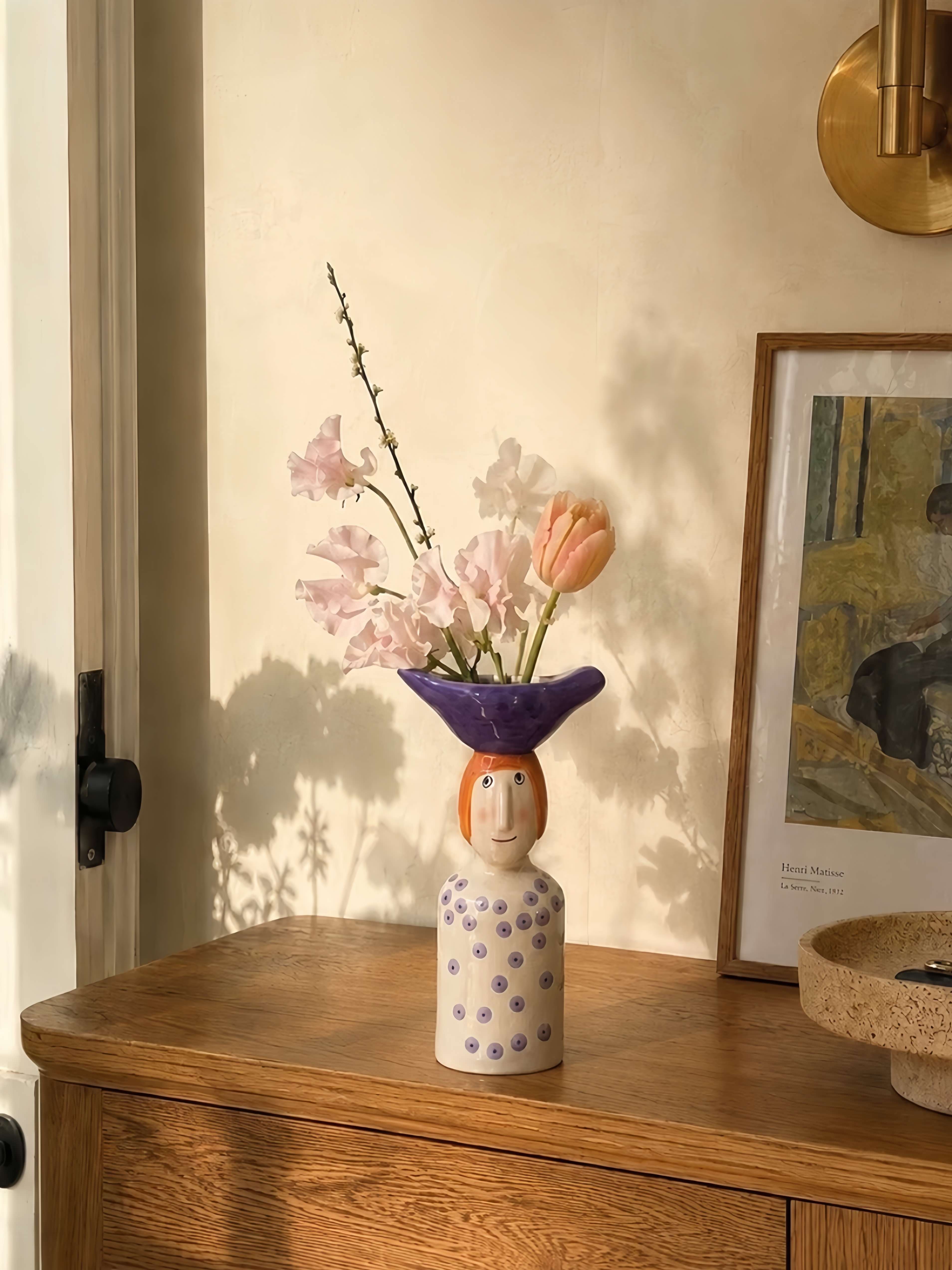 Couple Ceramic Flower Vase – Cute Whimsical Decor for Eclectic Shelf & Table