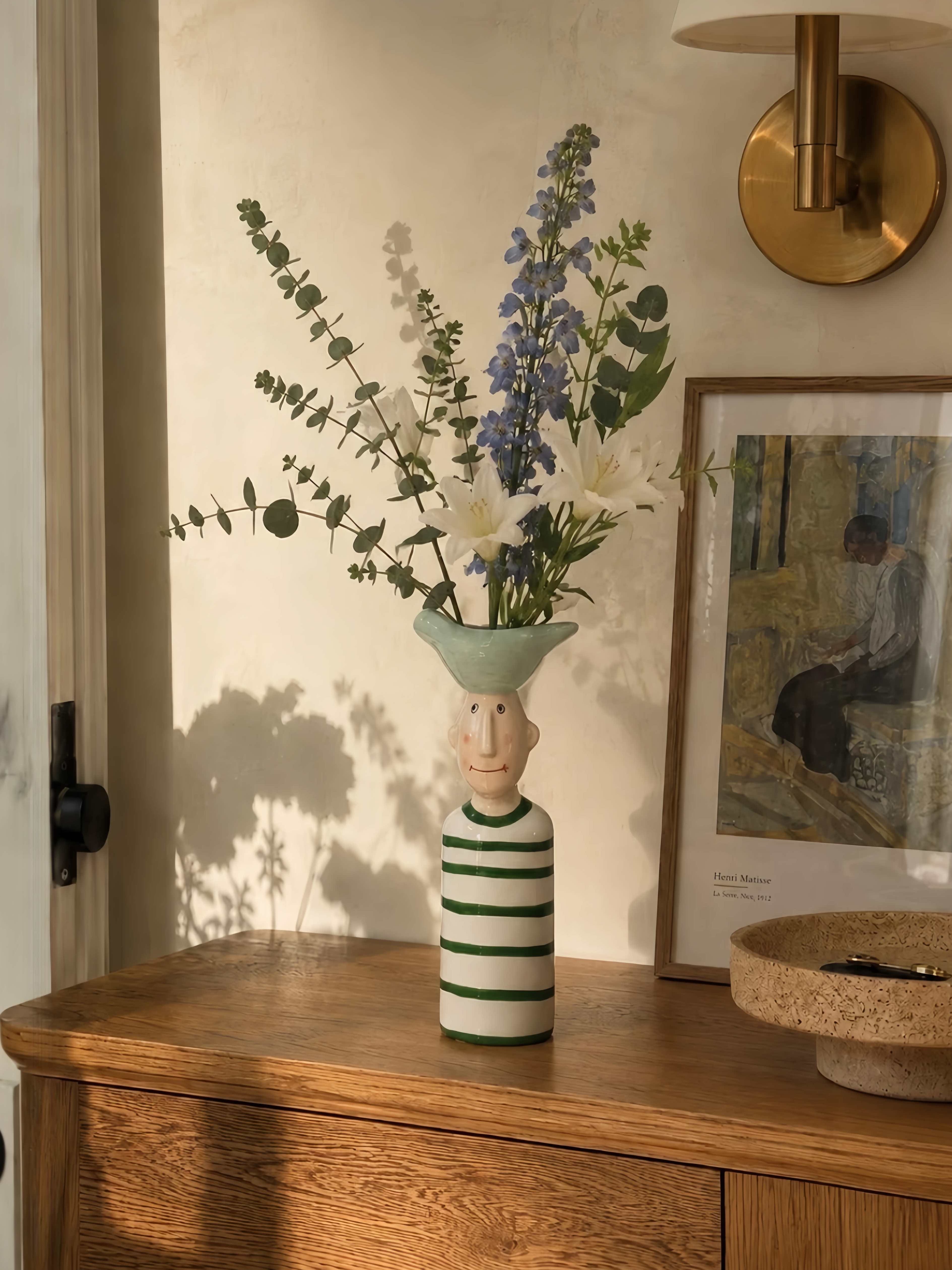 Couple Ceramic Flower Vase – Cute Whimsical Decor for Eclectic Shelf & Table