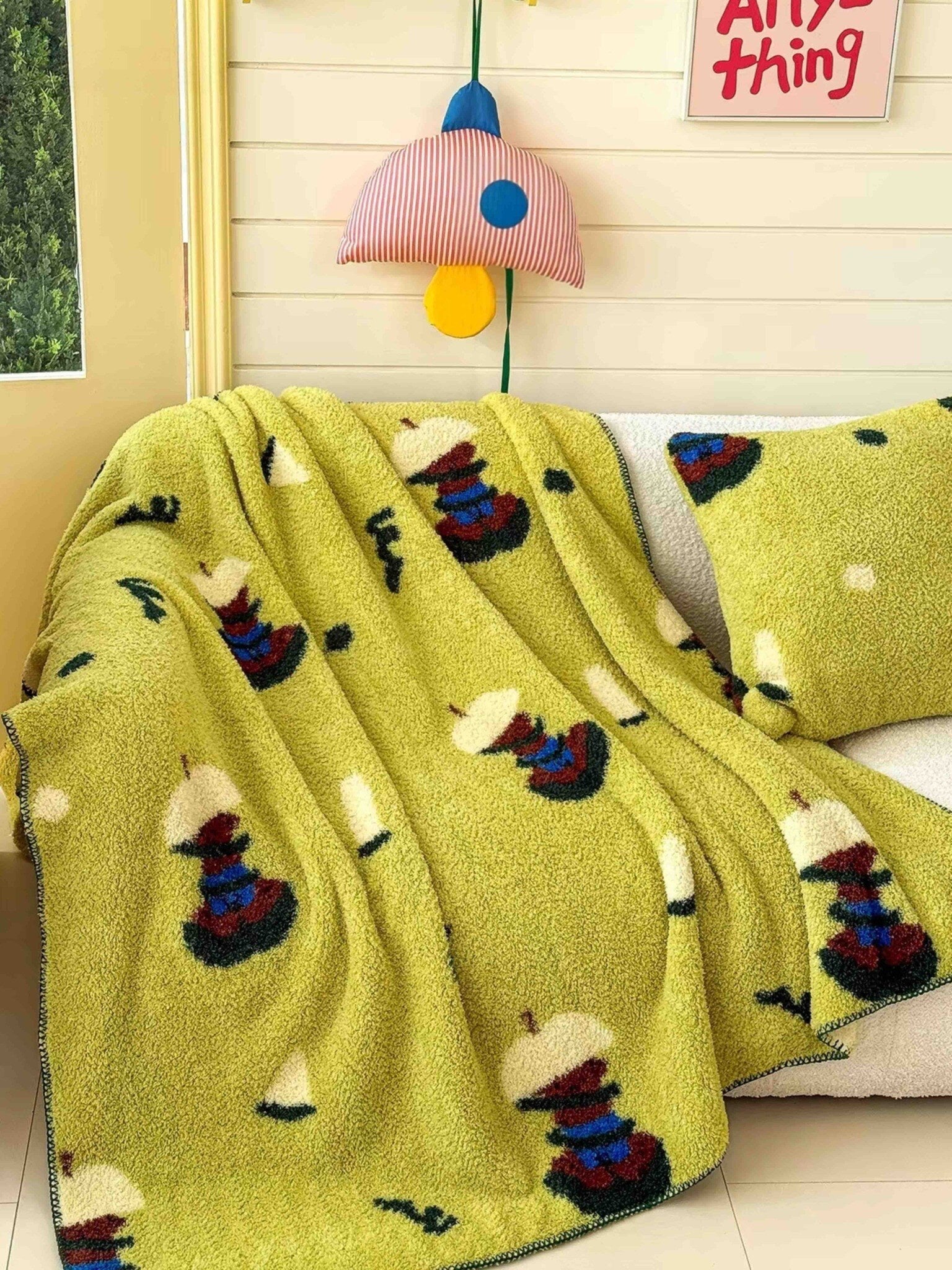Sunny Meadow Throw Blanket, Soft Fluffy Sofa Throw for Cozy Living Room Decor