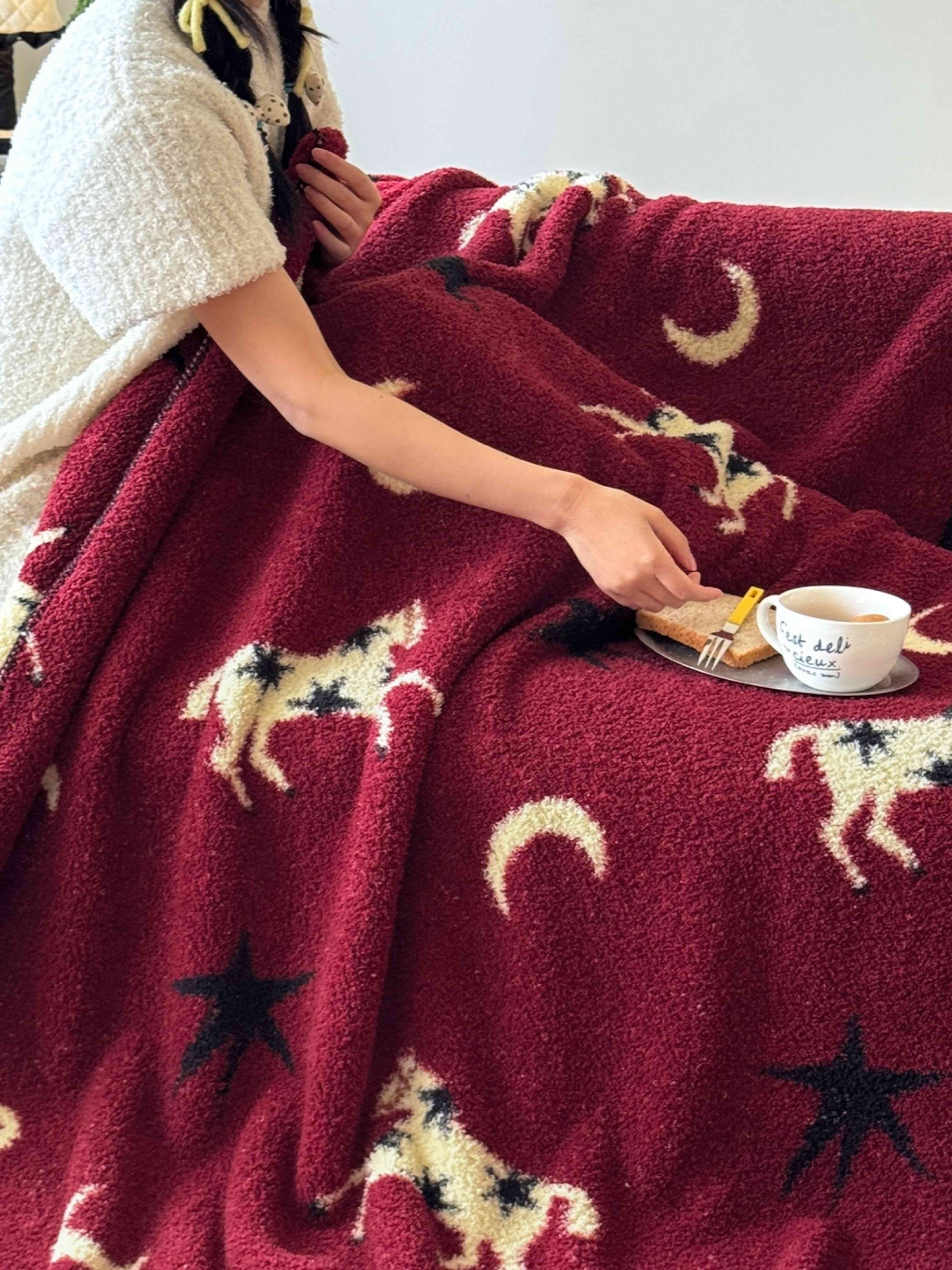 Moonlit Gallop Throw Blanket, Retro Soft & Fluffy Sofa Throw for Cozy Living Room Decor
