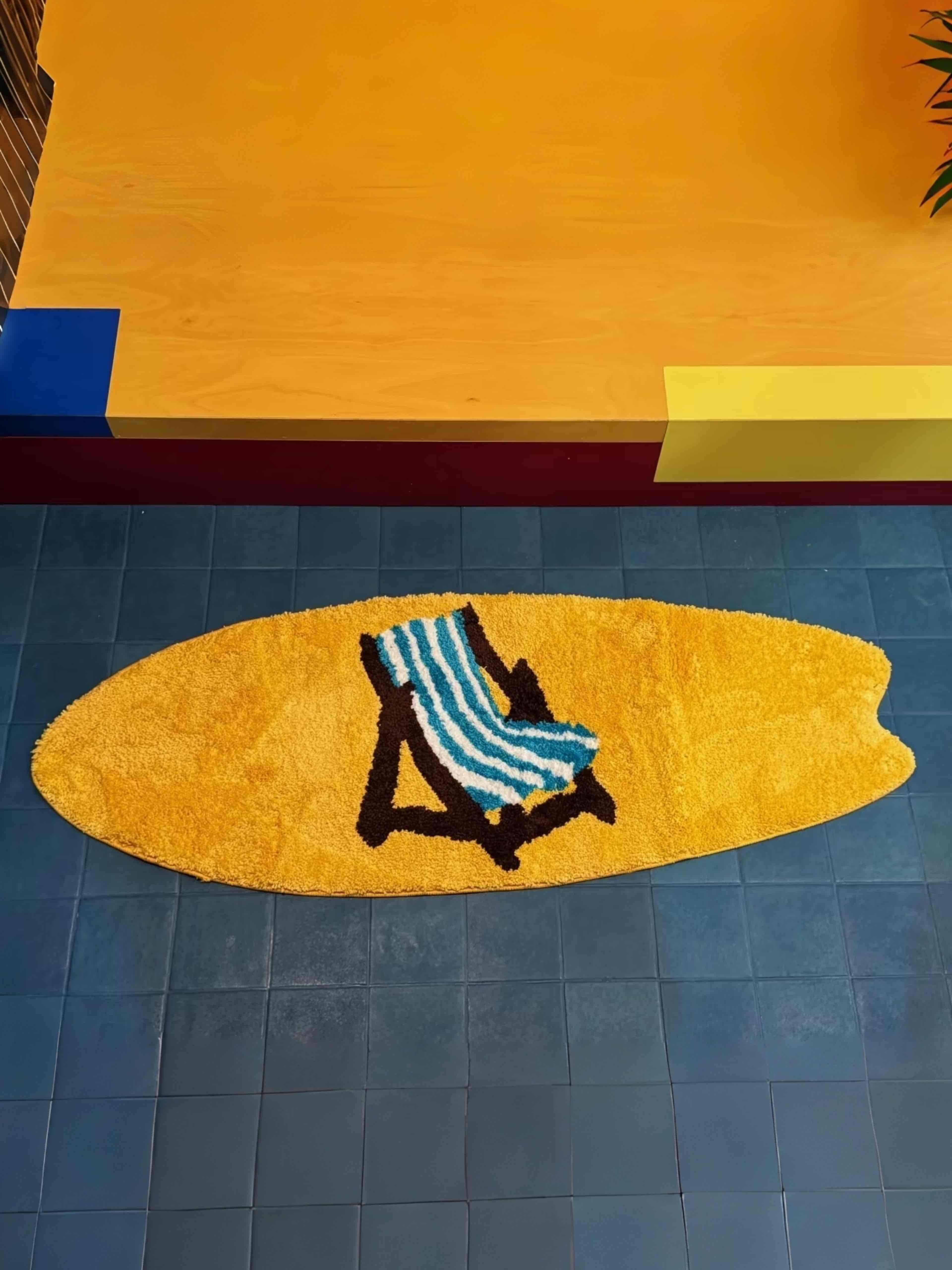 Beach Day Floor Rug, Machine-washable Soft Playful Coastal Style Accent Decorative Rug