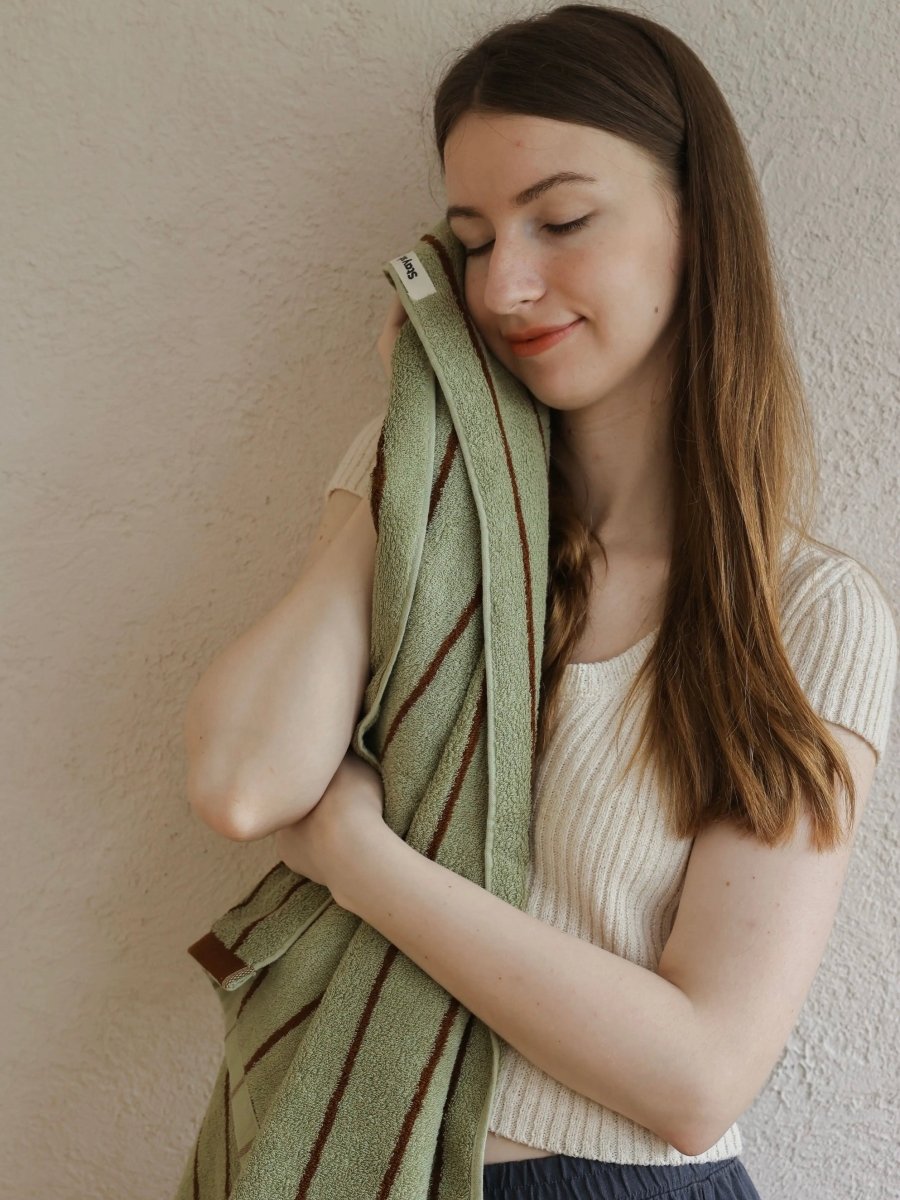 Retro Earthy - tone Pinstripe Bath Towel — 100% Long - Staple Cotton, Soft, Plush & Absorbent - Retro Earthy - tone Pinstripe Towel - Chestnut - Bath Towel - INSPECIAL HOME