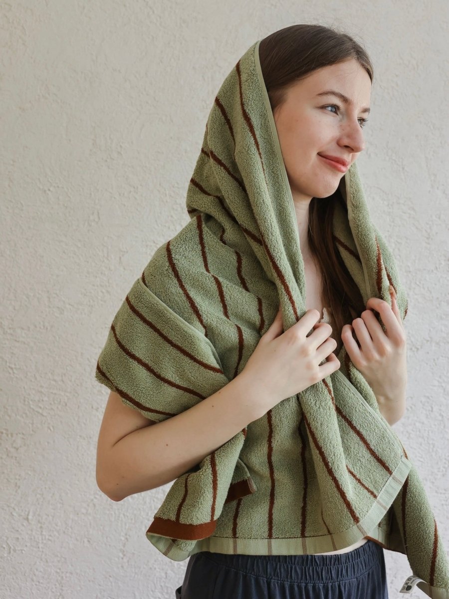 Retro Earthy - tone Pinstripe Bath Towel — 100% Long - Staple Cotton, Soft, Plush & Absorbent - Retro Earthy - tone Pinstripe Towel - Chestnut - Bath Towel - INSPECIAL HOME