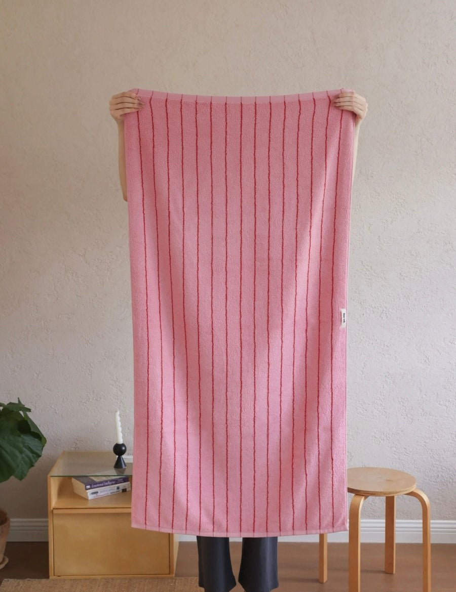 Retro Whimsical Pink Stripe Bath Towel — 100% Long - Staple Cotton, Soft, Plush & Absorbent - Retro Whimsy Pink Pin Stripe Bath Towel - 140*70cm - INSPECIAL HOME
