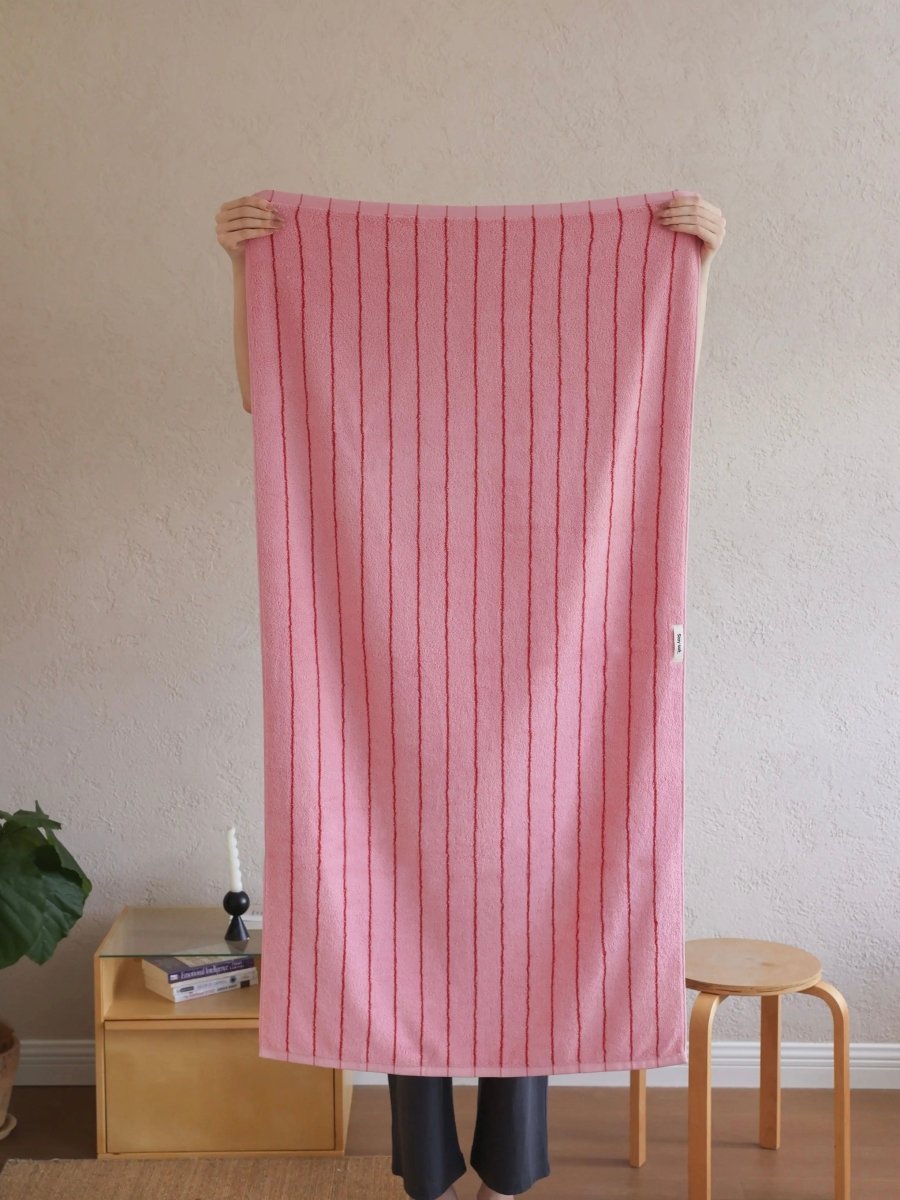 Retro Whimsical Pink Stripe Bath Towel — 100% Long - Staple Cotton, Soft, Plush & Absorbent - Retro Whimsy Pink Pin Stripe Bath Towel - 140*70cm - INSPECIAL HOME