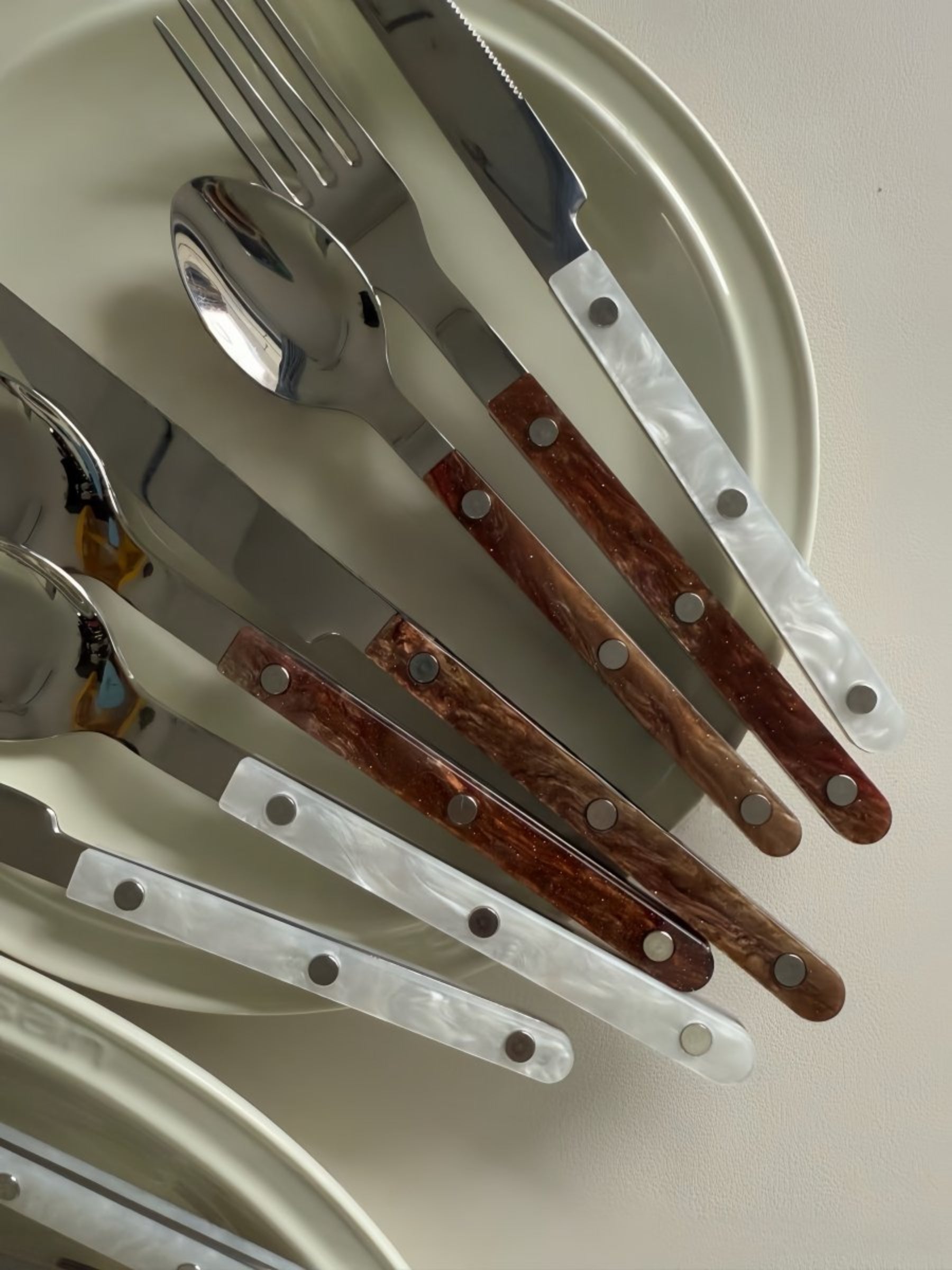 Set Of 10 Pcs Modern Nebula Cutlery, Bistrot Style Rivet Flatware Set - Flatware Sets - Nebula Cutlery Set Of 10 Pcs-Glacier - INSPECIAL HOME