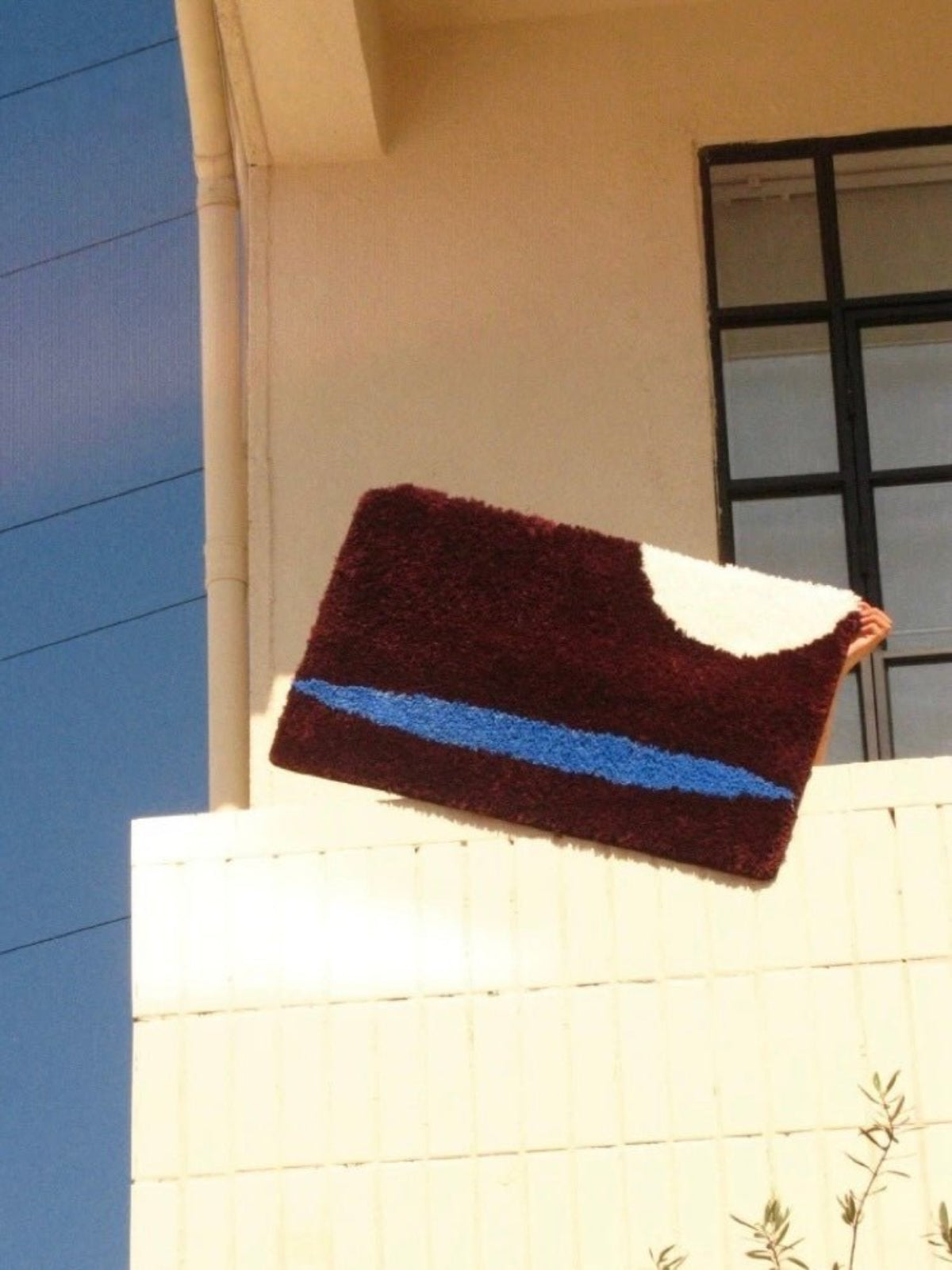 Ultra Soft Contemporary Abstract Bath Rug, Absorbent, Anti - slippery Mat - Contemporary Abstract Bath Rug - Coffee Brown & Blue & White - INSPECIAL HOME