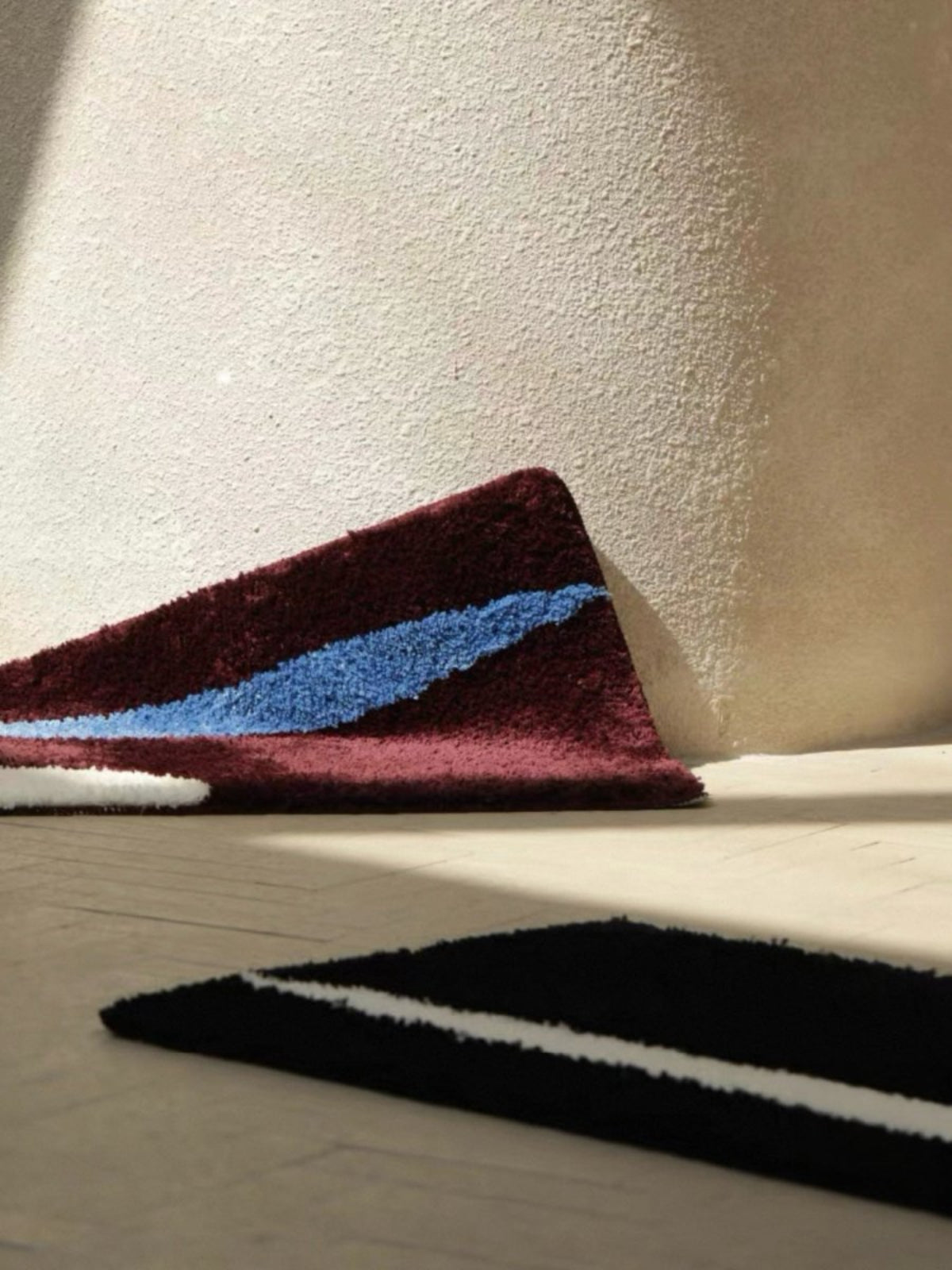 Ultra Soft Contemporary Abstract Bath Rug, Absorbent, Anti - slippery Mat - Contemporary Abstract Bath Rug - Coffee Brown & Blue & White - INSPECIAL HOME