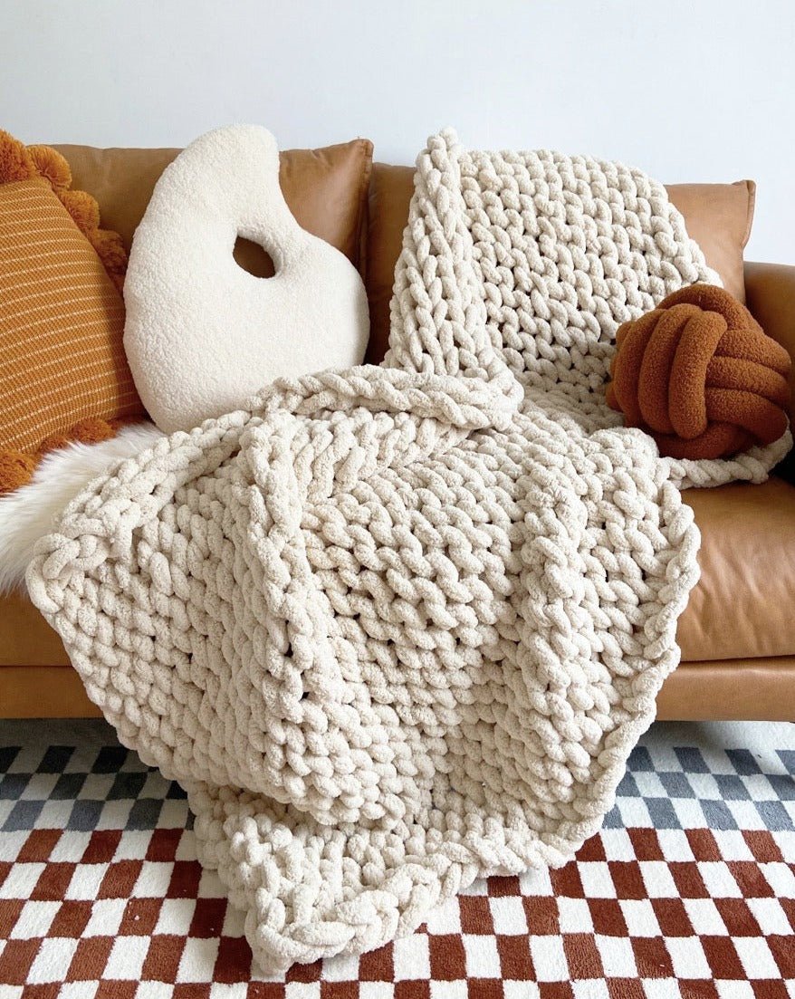 Handmade Beige Chunky Fluffy Knit Throw Blanket - Cozy and Soft Chenille Yarn - Beige Chunky Fluffy Knit Throw Blanket - INSPECIAL HOME
